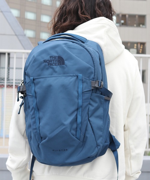 THE NORTH FACE(ザノースフェイス)の「THE NORTH FACE/ザ・ノースフェイス PIVOTER 100% NYLON BAG(バックパック/リュック・メンズ・ブラック/ブルー/ベージュ・ONE SIZE)」の4枚目の写真