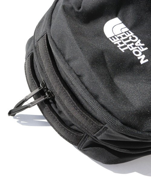 THE NORTH FACE(ザノースフェイス)の「THE NORTH FACE/ザ・ノースフェイス PIVOTER 100% NYLON BAG(バックパック/リュック・メンズ・ブラック/ブルー/ベージュ・ONE SIZE)」の13枚目の写真