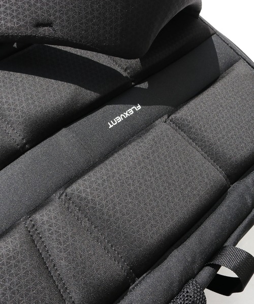 THE NORTH FACE(ザノースフェイス)の「THE NORTH FACE/ザ・ノースフェイス PIVOTER 100% NYLON BAG(バックパック/リュック・メンズ・ブラック/ブルー/ベージュ・ONE SIZE)」の6枚目の写真