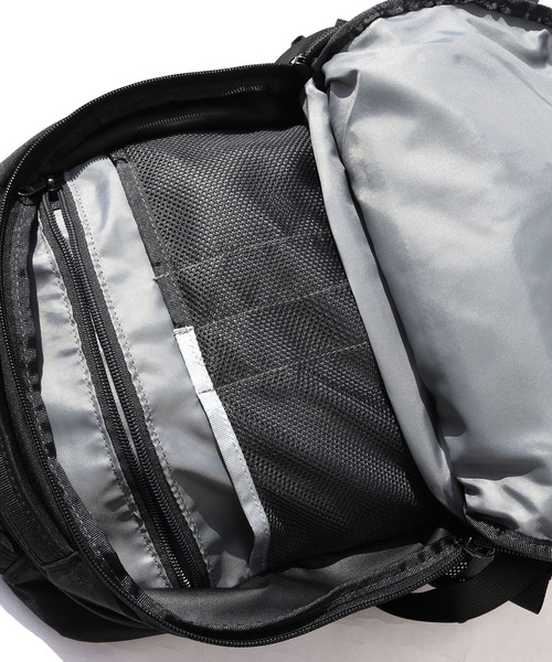 THE NORTH FACE(ザノースフェイス)の「THE NORTH FACE/ザ・ノースフェイス PIVOTER 100% NYLON BAG(バックパック/リュック・メンズ・ブラック/ブルー/ベージュ・ONE SIZE)」の14枚目の写真