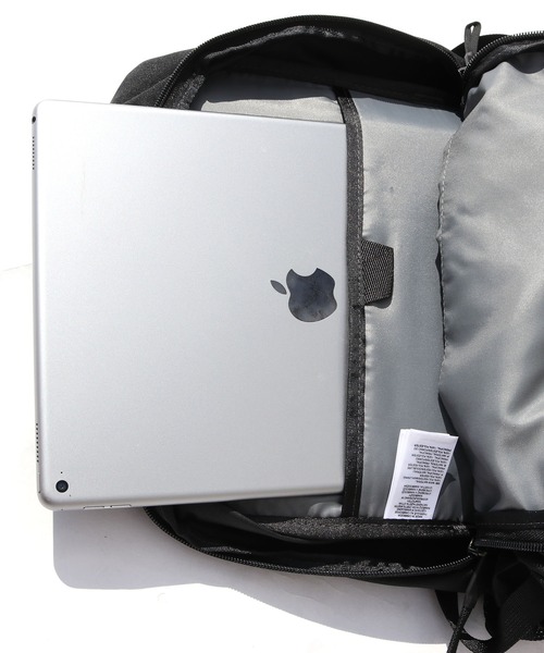 THE NORTH FACE(ザノースフェイス)の「THE NORTH FACE/ザ・ノースフェイス PIVOTER 100% NYLON BAG(バックパック/リュック・メンズ・ブラック/ブルー/ベージュ・ONE SIZE)」の15枚目の写真