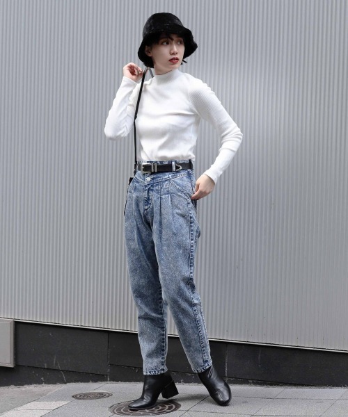 PAGEBOY(ページボーイ)の「エルゴノミックジーンズ(デニムパンツ・レディース・ブラック系その他/ケミカルウォッシュ・25inch/26inch)」の14枚目の写真