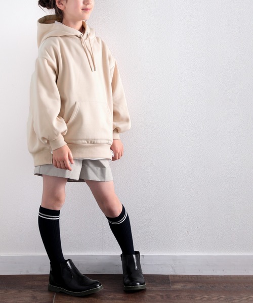 classicalelf（クラシカルエルフ）の「キッズ ビッグシルエット スリット入り無地プルオーバーパーカー(長袖)（パーカー・キッズ・ベージュ/モカ/ライトカーキ・130/140/150）」の17枚目の写真