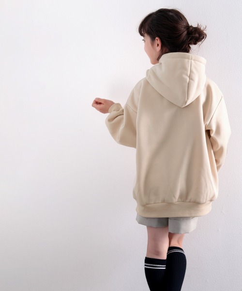 classicalelf（クラシカルエルフ）の「キッズ ビッグシルエット スリット入り無地プルオーバーパーカー(長袖)（パーカー・キッズ・ベージュ/モカ/ライトカーキ・130/140/150）」の18枚目の写真