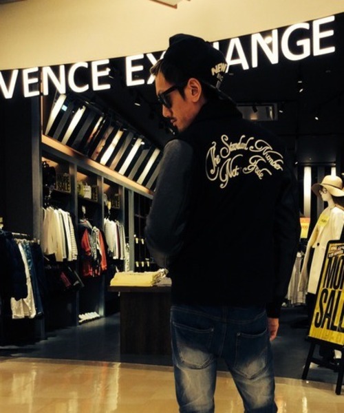 VENCEEXCHANGE(ヴァンスエクスチェンジ)の「バックシシュウメルトンスタジャン(スタジャン・メンズ・ブラック/グレー・MEDIUM/SMALL/LARGE)」の1枚目の写真