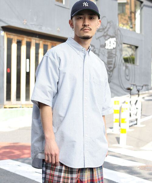 BEAMS（ビームス）の「BEAMS / 5分袖 イージー ボタンダウンシャツ（シャツ/ブラウス・メンズ・ブルー系その他4/その他/ホワイト・MEDIUM/X-LARGE/SMALL/LARGE）」の3枚目の写真