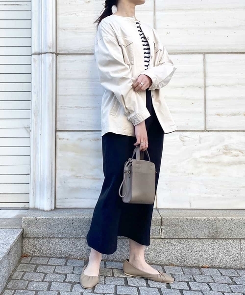 a.v.v（アーヴェヴェ）の「キンチャク付きスクエアミニショルダー（ショルダーバッグ・レディース・イエロー/アイボリー/モカ・38）」の16枚目の写真