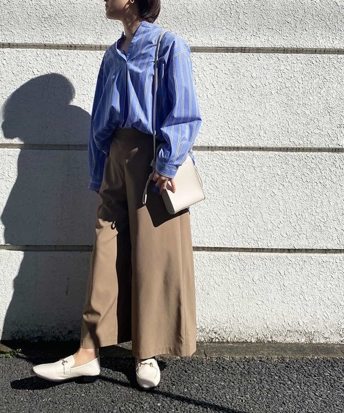 a.v.v（アーヴェヴェ）の「キンチャク付きスクエアミニショルダー（ショルダーバッグ・レディース・イエロー/アイボリー/モカ・38）」の4枚目の写真