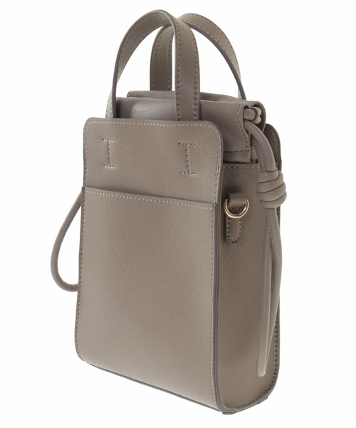 a.v.v（アーヴェヴェ）の「キンチャク付きスクエアミニショルダー（ショルダーバッグ・レディース・イエロー/アイボリー/モカ・38）」の19枚目の写真