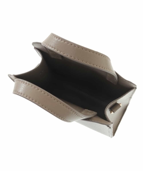 a.v.v（アーヴェヴェ）の「キンチャク付きスクエアミニショルダー（ショルダーバッグ・レディース・イエロー/アイボリー/モカ・38）」の9枚目の写真