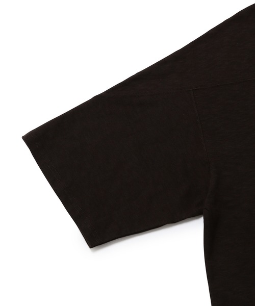 ADAM ET ROPE'（アダムエロペ）の「スラブ天竺 オーバーサイズ フットボールTEE（Tシャツ/カットソー・メンズ・ホワイト/イエロー/スミクロ・M/L）」の6枚目の写真