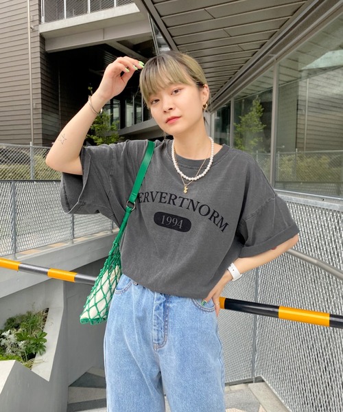 WHO'S WHO gallery（フーズフーギャラリー）の「PTN1994 TEE（Tシャツ/カットソー・レディース・ブルー/レモンイエロー/グリーン/オートミール/チャコールグレー・FREE）」の2枚目の写真