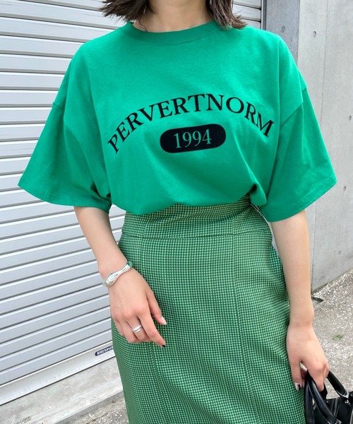 WHO'S WHO gallery（フーズフーギャラリー）の「PTN1994 TEE（Tシャツ/カットソー・レディース・ブルー/レモンイエロー/グリーン/オートミール/チャコールグレー・FREE）」の3枚目の写真