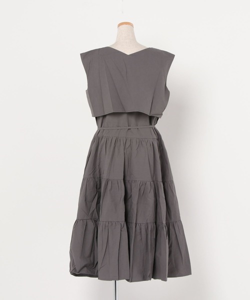 emi+(エミプラス)の「フレンチスリーブ ティアードロングワンピース(ワンピース・レディース・ホワイト/ブラック/チャコールグレー/ベージュ/ライトベージュ/ライトグリーン/ネイビー/サックスブルー・FREE)」の18枚目の写真