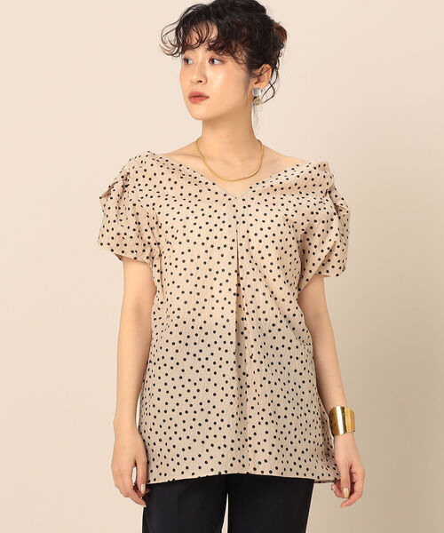 NOLLEY’S（ノーリーズ）の「【WEB限定】ツイストVネックブラウス（シャツ/ブラウス・レディース・ホワイト/ブルー/ブラック系その他3/ベージュ系その他3・38）」の5枚目の写真