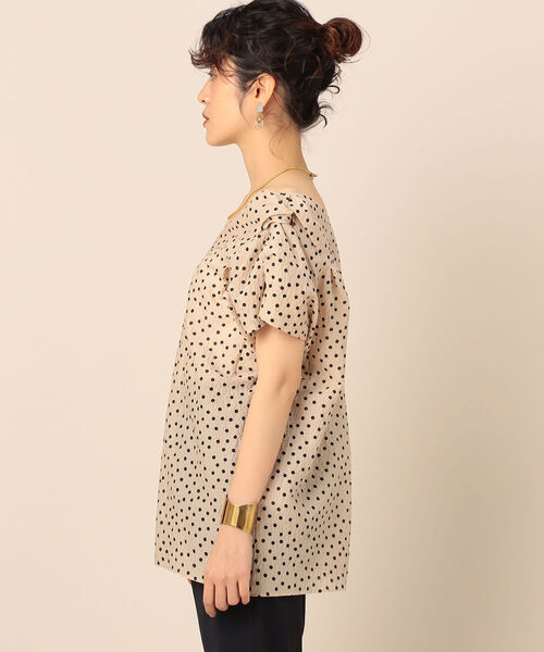 NOLLEY’S（ノーリーズ）の「【WEB限定】ツイストVネックブラウス（シャツ/ブラウス・レディース・ホワイト/ブルー/ブラック系その他3/ベージュ系その他3・38）」の6枚目の写真