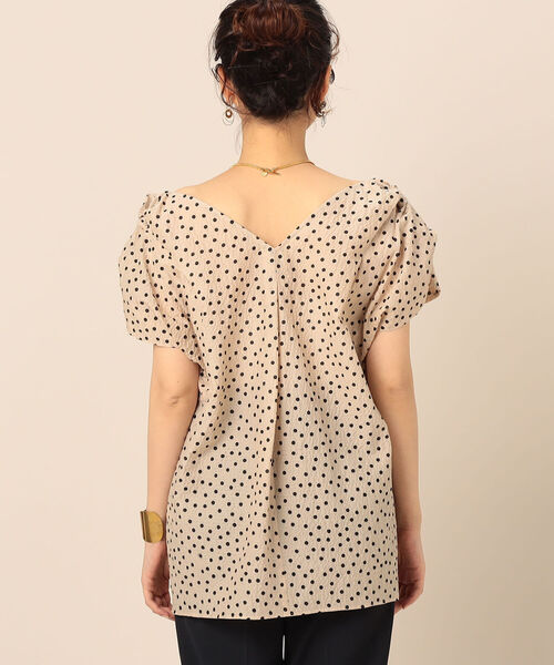 NOLLEY’S（ノーリーズ）の「【WEB限定】ツイストVネックブラウス（シャツ/ブラウス・レディース・ホワイト/ブルー/ブラック系その他3/ベージュ系その他3・38）」の7枚目の写真