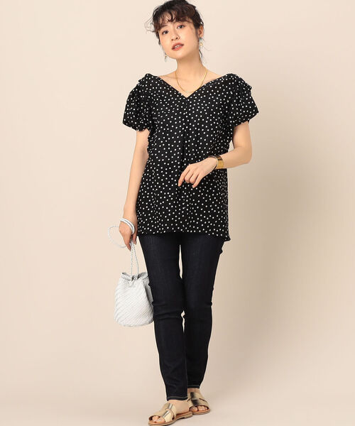 NOLLEY’S（ノーリーズ）の「【WEB限定】ツイストVネックブラウス（シャツ/ブラウス・レディース・ホワイト/ブルー/ブラック系その他3/ベージュ系その他3・38）」の22枚目の写真