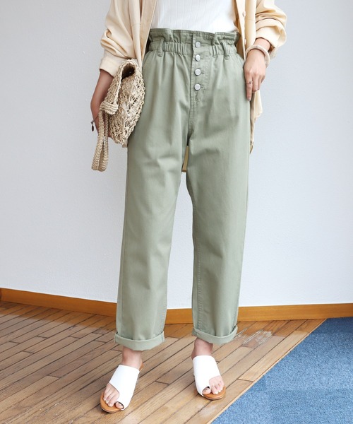 andme（アンドミー）の「コットンツイルギャザーウエストストレートパンツ（チノパンツ・レディース・アイボリー/ブラック/サンドベージュ/ライトカーキ・S/M/L）」の4枚目の写真