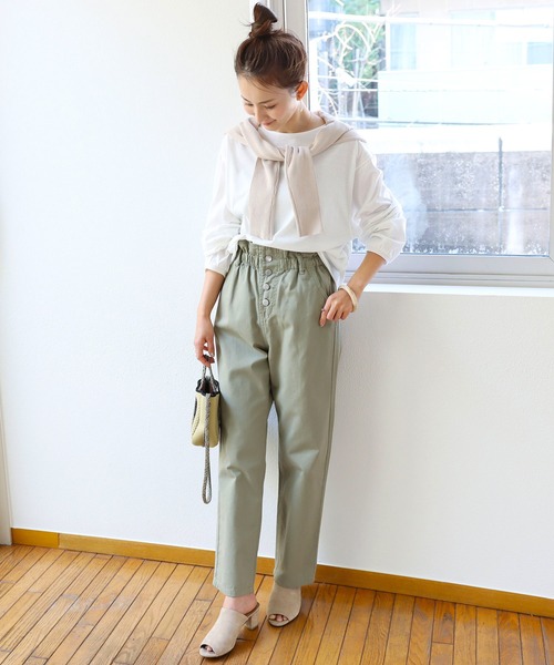 andme（アンドミー）の「コットンツイルギャザーウエストストレートパンツ（チノパンツ・レディース・アイボリー/ブラック/サンドベージュ/ライトカーキ・S/M/L）」の18枚目の写真