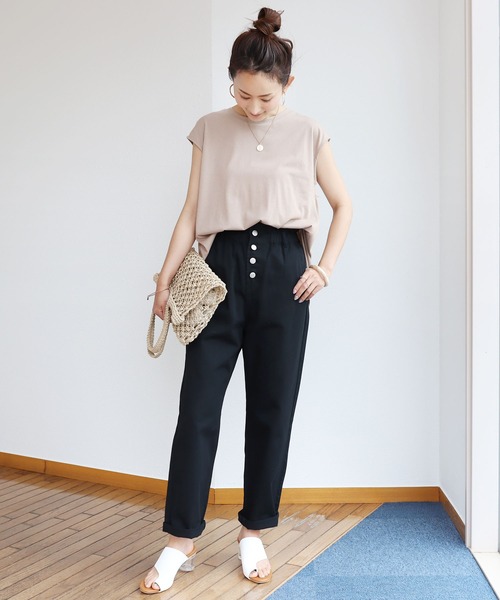 andme（アンドミー）の「コットンツイルギャザーウエストストレートパンツ（チノパンツ・レディース・アイボリー/ブラック/サンドベージュ/ライトカーキ・S/M/L）」の21枚目の写真