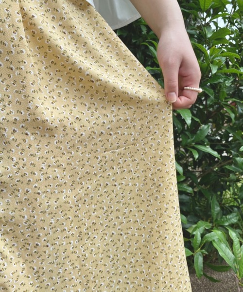 nemne store(ネンネストア)の「風がふく花柄アウトキャミワンピース(ワンピース・レディース・イエロー/アイボリー・フリー)」の5枚目の写真