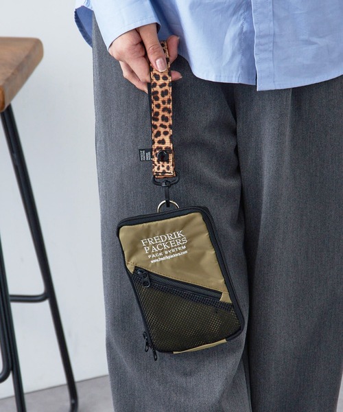 FREDRIK PACKERS（フレドリックパッカーズ）の「【FREDRIK PACKERS】LEOPARD HANDLE HANG SHOULDER　スマホショルダー（ショルダーバッグ・レディース・ブラック/カーキ/シルバー・FREE）」の4枚目の写真