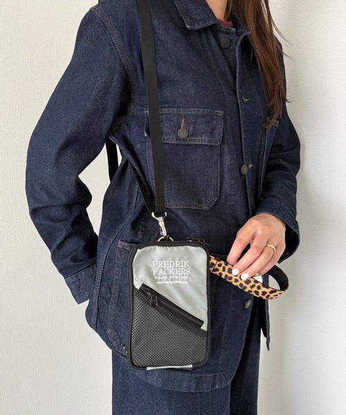 FREDRIK PACKERS（フレドリックパッカーズ）の「【FREDRIK PACKERS】LEOPARD HANDLE HANG SHOULDER　スマホショルダー（ショルダーバッグ・レディース・ブラック/カーキ/シルバー・FREE）」の22枚目の写真