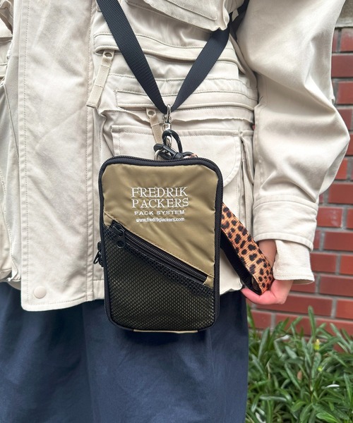 セール】【FREDRIK PACKERS】LEOPARD HANDLE HANG SHOULDER スマホ