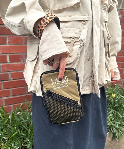 FREDRIK PACKERS（フレドリックパッカーズ）の「【FREDRIK PACKERS】LEOPARD HANDLE HANG SHOULDER　スマホショルダー（ショルダーバッグ・レディース・ブラック/カーキ/シルバー・FREE）」の13枚目の写真