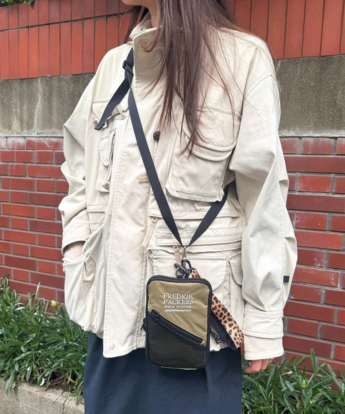 FREDRIK PACKERS（フレドリックパッカーズ）の「【FREDRIK PACKERS】LEOPARD HANDLE HANG SHOULDER　スマホショルダー（ショルダーバッグ・レディース・ブラック/カーキ/シルバー・FREE）」の11枚目の写真