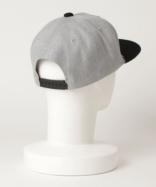 United Athle（ユナイテッドアスレ）の「【United Athle】フラットバイザー スナップバック キャップ 9664（キャップ・メンズ・チャコールグレー×ブラック/ブラック/ネイビー・FREE）」の4枚目の写真