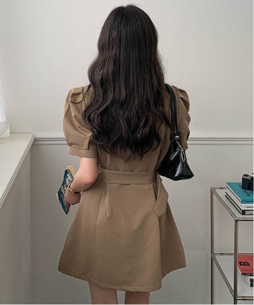 merongshop（メロンショップ）の「MERONGSHOP トレンチパフワンピース（ワンピース・レディース・ベージュ・FREE）」の2枚目の写真