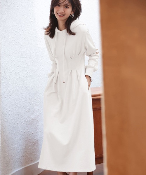 SAISON DE PAPILLON(セゾンドパピヨン)の「スウェットパーカーワンピース(ワンピース・レディース・ベージュ/ブラック/グリーン/グレー/ネイビー/キャメル/ラベンダー/ホワイト・S/M/L)」の2枚目の写真