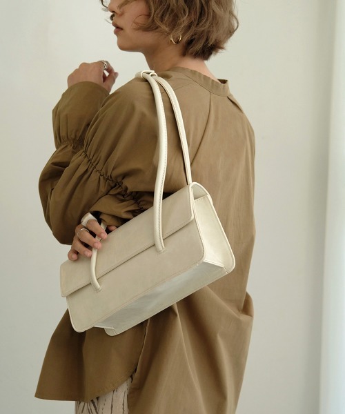 Bab（バブ）の「【WEB限定】フラップスクエアバッグ（ボストンバッグ・レディース・ブラック/オフホワイト/グリーン・ONESIZE）」の9枚目の写真