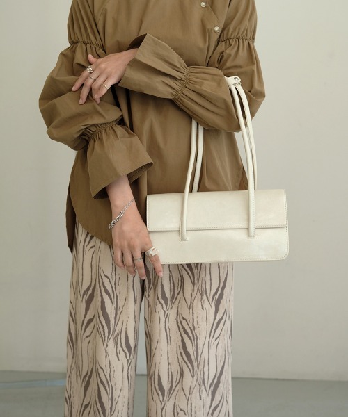 Bab（バブ）の「【WEB限定】フラップスクエアバッグ（ボストンバッグ・レディース・ブラック/オフホワイト/グリーン・ONESIZE）」の6枚目の写真