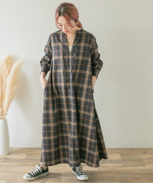 ITEMS URBANRESEARCH（アイテムズ アーバンリサーチ）の「チェックスキッパーリボンワンピース（ワンピース・レディース・ブラック/ベージュ/ブラウン・FREE）」の2枚目の写真