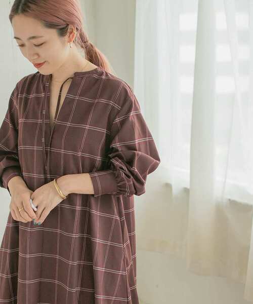 ITEMS URBANRESEARCH（アイテムズ アーバンリサーチ）の「チェックスキッパーリボンワンピース（ワンピース・レディース・ブラック/ベージュ/ブラウン・FREE）」の16枚目の写真