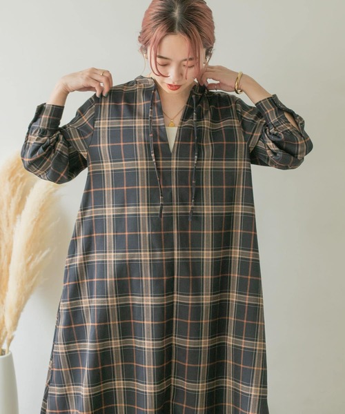 ITEMS URBANRESEARCH（アイテムズ アーバンリサーチ）の「チェックスキッパーリボンワンピース（ワンピース・レディース・ブラック/ベージュ/ブラウン・FREE）」の21枚目の写真