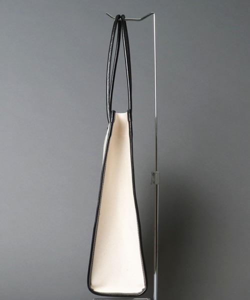 YAHKI(ヤーキ)の「【 YAHKI / ヤーキ 】 CANVAS SQUARE TOTE / キャンバス スクエア トートバッグ(トートバッグ・レディース・ブラック/ベージュ・FREE)」の3枚目の写真