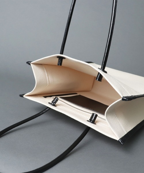 YAHKI(ヤーキ)の「【 YAHKI / ヤーキ 】 CANVAS SQUARE TOTE / キャンバス スクエア トートバッグ(トートバッグ・レディース・ブラック/ベージュ・FREE)」の8枚目の写真