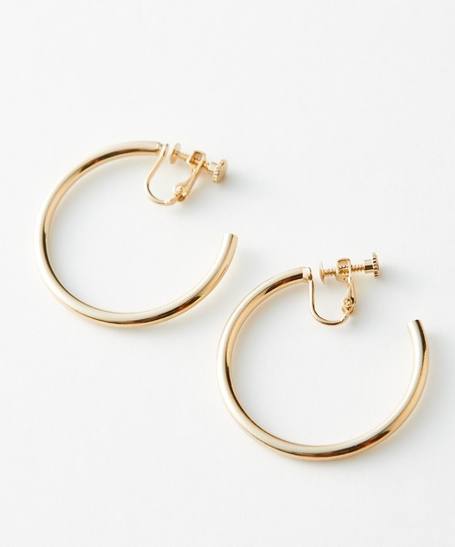 Omekashi（オメカシ）の「ミドルフープイヤリング（イヤリング・レディース・ゴールド/シルバー・ONE SIZE）」の3枚目の写真