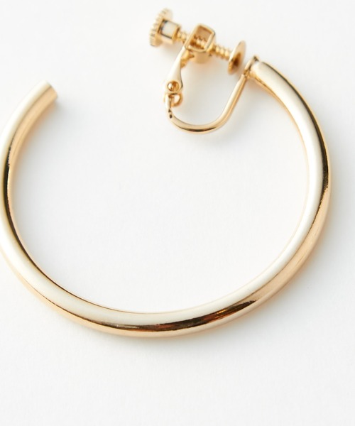 Omekashi（オメカシ）の「ミドルフープイヤリング（イヤリング・レディース・ゴールド/シルバー・ONE SIZE）」の4枚目の写真