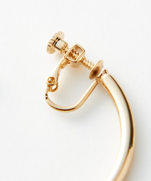 Omekashi（オメカシ）の「ミドルフープイヤリング（イヤリング・レディース・ゴールド/シルバー・ONE SIZE）」の5枚目の写真