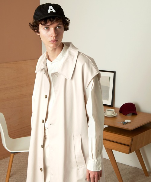 EMMA CLOTHES（エマクローズ）の「オーバー サイドスリットヨーク ノースリーブバルカラーコート（その他アウター・メンズ・アイボリー/ネイビー・FREE）」の4枚目の写真