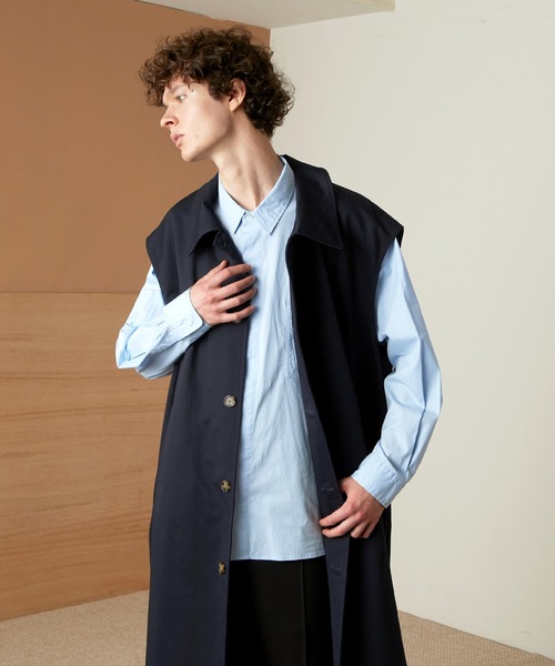 EMMA CLOTHES（エマクローズ）の「オーバー サイドスリットヨーク ノースリーブバルカラーコート（その他アウター・メンズ・アイボリー/ネイビー・FREE）」の8枚目の写真