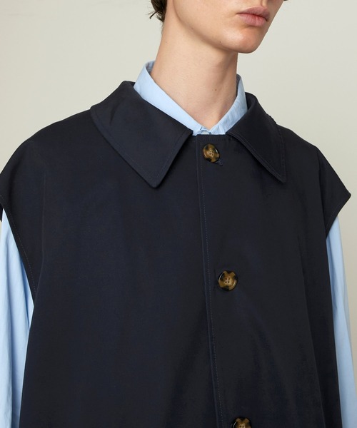 EMMA CLOTHES（エマクローズ）の「オーバー サイドスリットヨーク ノースリーブバルカラーコート（その他アウター・メンズ・アイボリー/ネイビー・FREE）」の11枚目の写真