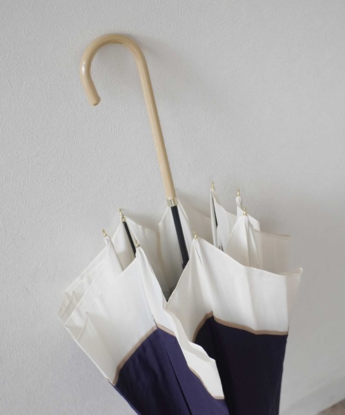 ammy.（エイミードット）の「【 ammy. / エイミードット 】バイカラー 長傘（長傘・レディース・ネイビー/ブラック/ホワイト/ピンク・FREE）」の8枚目の写真