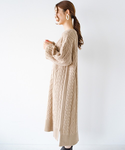 haco!(ハコ)の「ゆるりと着るだけでさっとコーデが決まる!女子のかわいげを2割増しにするケーブルニットワンピース(ワンピース・レディース・ブラウン/ベージュ・X-LARGE/MEDIUM/SMALL/LARGE)」の6枚目の写真