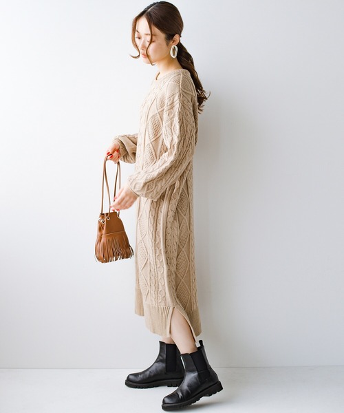 haco!(ハコ)の「ゆるりと着るだけでさっとコーデが決まる!女子のかわいげを2割増しにするケーブルニットワンピース(ワンピース・レディース・ブラウン/ベージュ・X-LARGE/MEDIUM/SMALL/LARGE)」の15枚目の写真